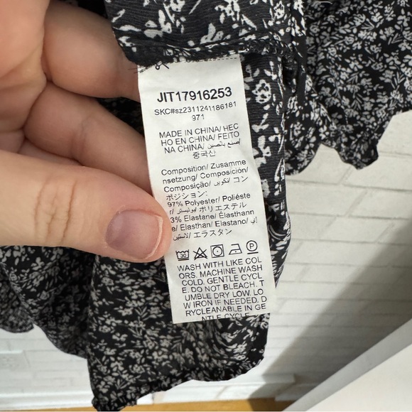 SHEIN Curve Tiered Floral Black Top - Picture 8 of 8